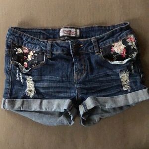 Flower pocket shorts
